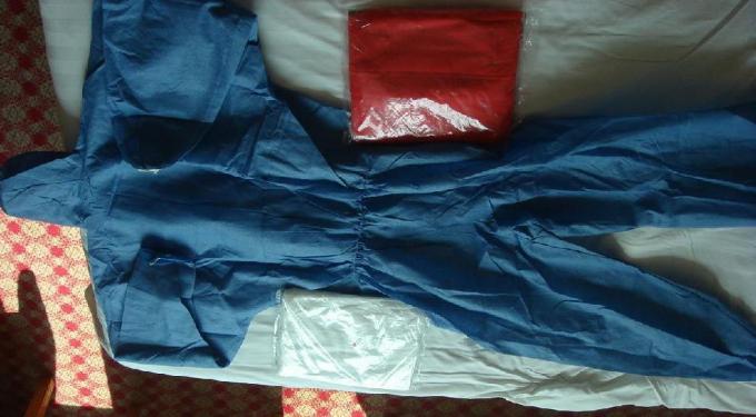 Latex Free Disposable Coverall Suit Fluid Resistant For Clinic / Medical Laboratory