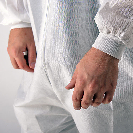 Non Irritating Disposable Medical Protective Clothing , Disposable Operating Gowns
